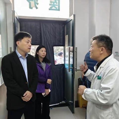 官扎营街道办事处书记王新凯到社区卫生服务中心调研