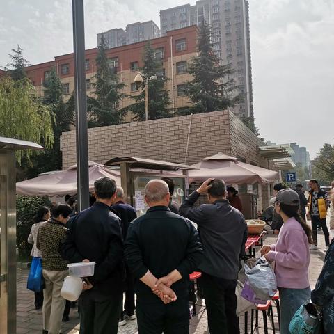 小寨西路社区助老餐点  传递幸福味道