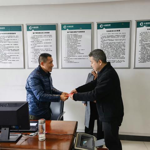 市局党组成员、纪检组长程渭到南城县局（分公司）看望慰问困难员工和卷烟零售户