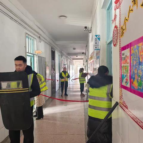 尼勒克县喀拉托别乡九年制中心 学校化学实验室防盗抢演练