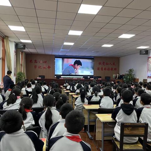 【三抓三促行动进行时】观教育影片，守教育初心——武山县四门初级中学影视赏析活动！