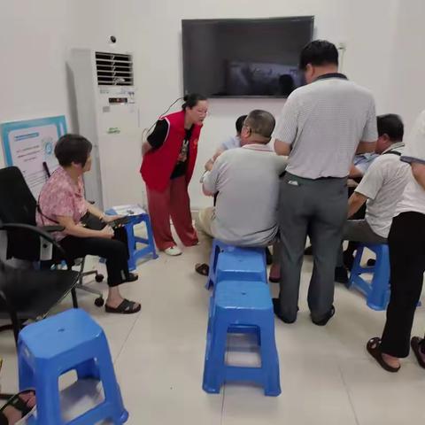 武夷绿洲社区携手邮储银行，吹响集结号，结合“反诈骗，防诈骗”宣传持续推动第三代社保卡办理工作