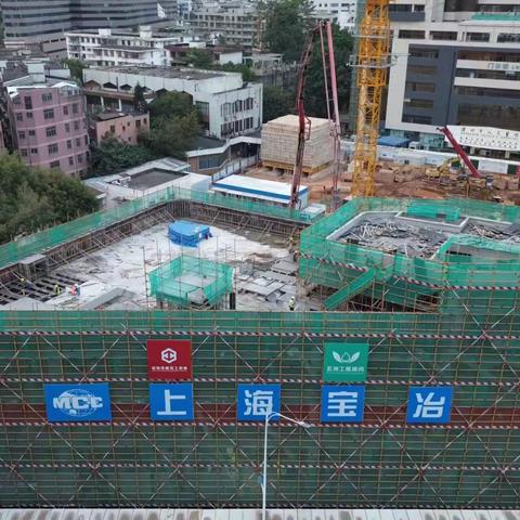 2023年12月13日，深圳市人民医院改扩建工程一期（急诊综合楼）高压氧科项目针对高处作业，开展专项检查整治活动，落实9个100%要求，对项目现场隐患进行全面排查，保障项目安全生产红线。