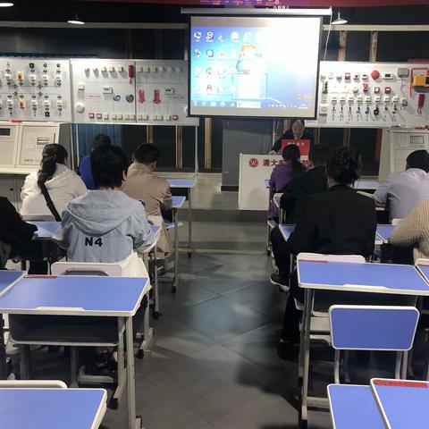 郏县消防救援大队印制“九小”场所和沿街门店消防安全告知、居民防火常识手提袋 推动辖区消防安全提档升级