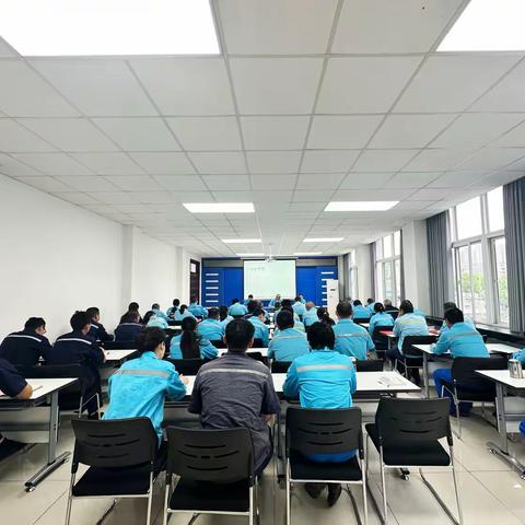 油库召开职工大会暨四月安全分论坛