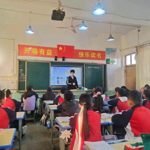 扎根课堂细耕耘，教研互评共成长