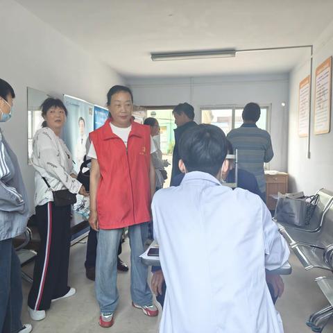 杜甫路街道和义里沟村开展——“关爱用眼健康 行动守护明亮”眼科义诊服务活动