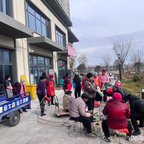和谐邻里一家亲 情暖冬至话家常 ——杜甫路街道和义里沟村村委联合百川物业开展冬至包饺子活动