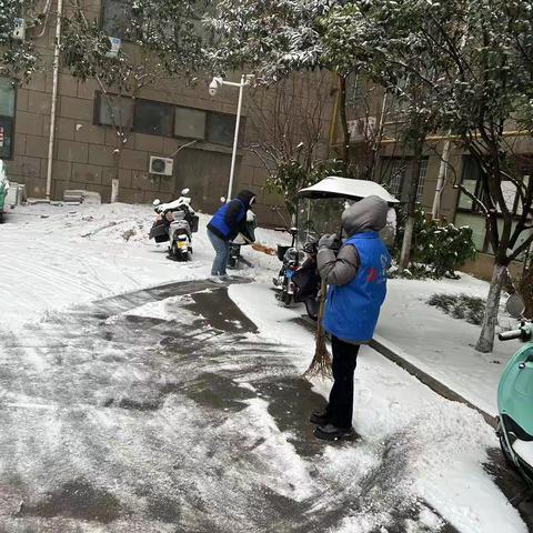 九如御社区----扫雪除冰暖人心