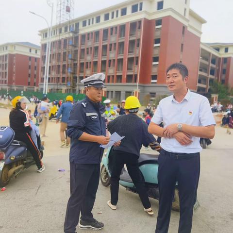 “一盔一带，安全常在”———乐平实验学校联合交警大队开展“一盔一带”专项整治活动