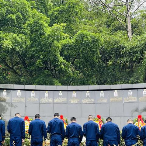 丰碑凝风骨，青山寄哀思|宝安大队组织到烈士墓园开展祭扫活动缅怀潘汝佳烈士