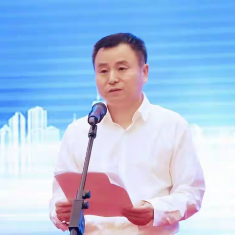 乐安县驻湖南招才引智工作站授牌仪式暨“双招双引”推介会在长沙举行，乐安县商务局张磊做招商引资推介