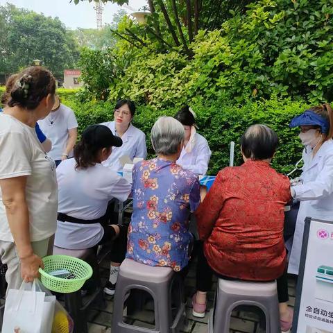 红西邻里之家|情系百姓健康，义诊走进小区