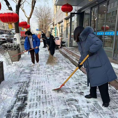 【奋进燕山】以雪为令 燕山街道网格员清雪除冰在行动