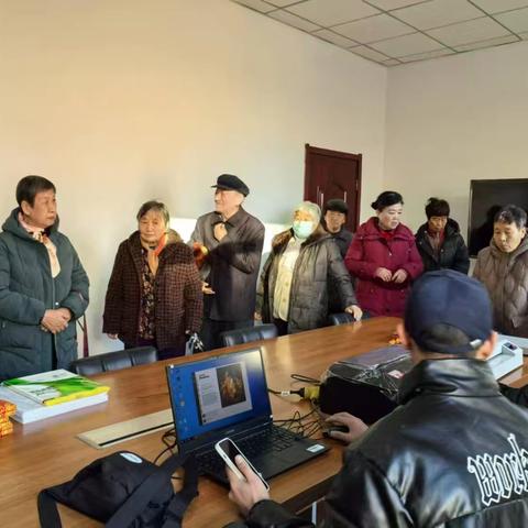 汇丰路社区举办“光影留存，温暖社区”老年人证件照拍摄活动