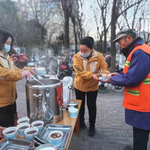 小善汇大爱 涓涓润莲城