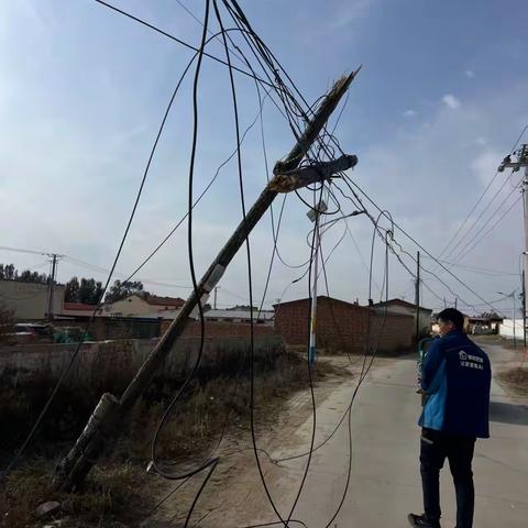 狂风突袭至家宽光缆中断，移动维护人员积极抢修