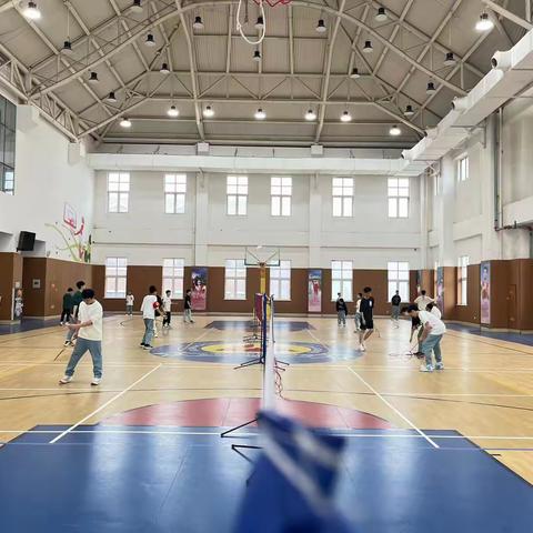 “羽动青春 羽见热爱”——羽毛球社团