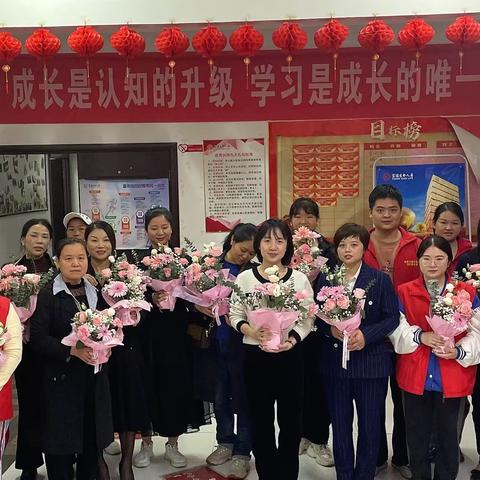 桔都西路社区新时代文明实践站开展“为美好‘花’点时间”主题插花活动