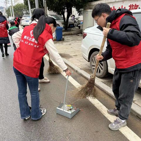 清湖乡青年志愿者开展卫生清扫活动