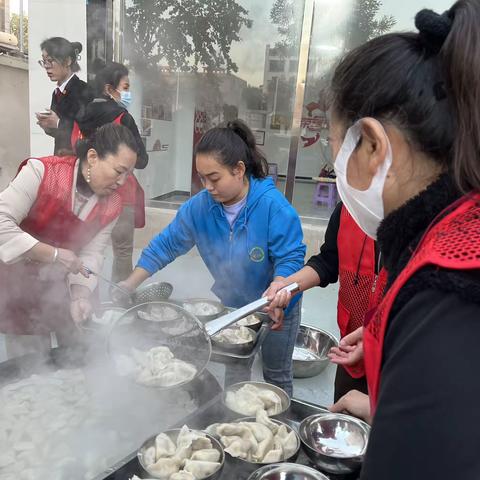 爱在重阳饺子宴  孝行天下敬老情