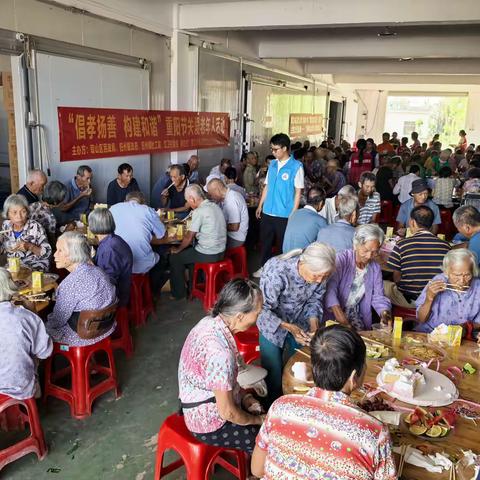 旧州镇红卫村养老服务站开展重阳节关爱老年人活动