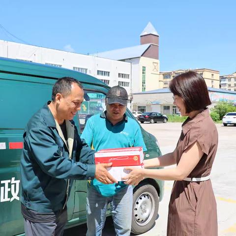 大兴安岭地区邮政工会开展暑期 “送清凉”活动