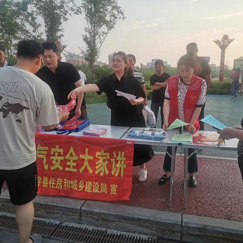 长江社区开展消防安全 及燃气使用安全宣传活动