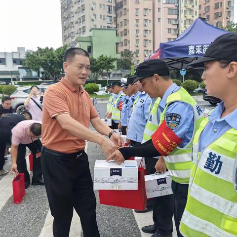 台风“摩羯”前的暖心问候——嘉禾街人大代表中秋慰问联防队员