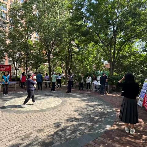 友谊嘉园社区组织开展文明行为我践行系列活动之“责任与爱同行”文明养犬宣传活动