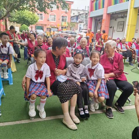 端午系银龄    六一映童心