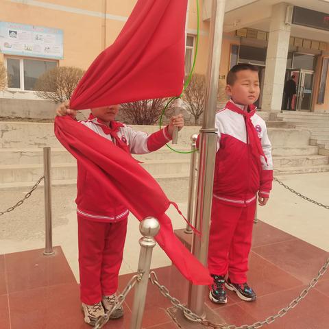 小手拉大手，安全伴你我——扎兰营子小学开展食品安全主题教育活动