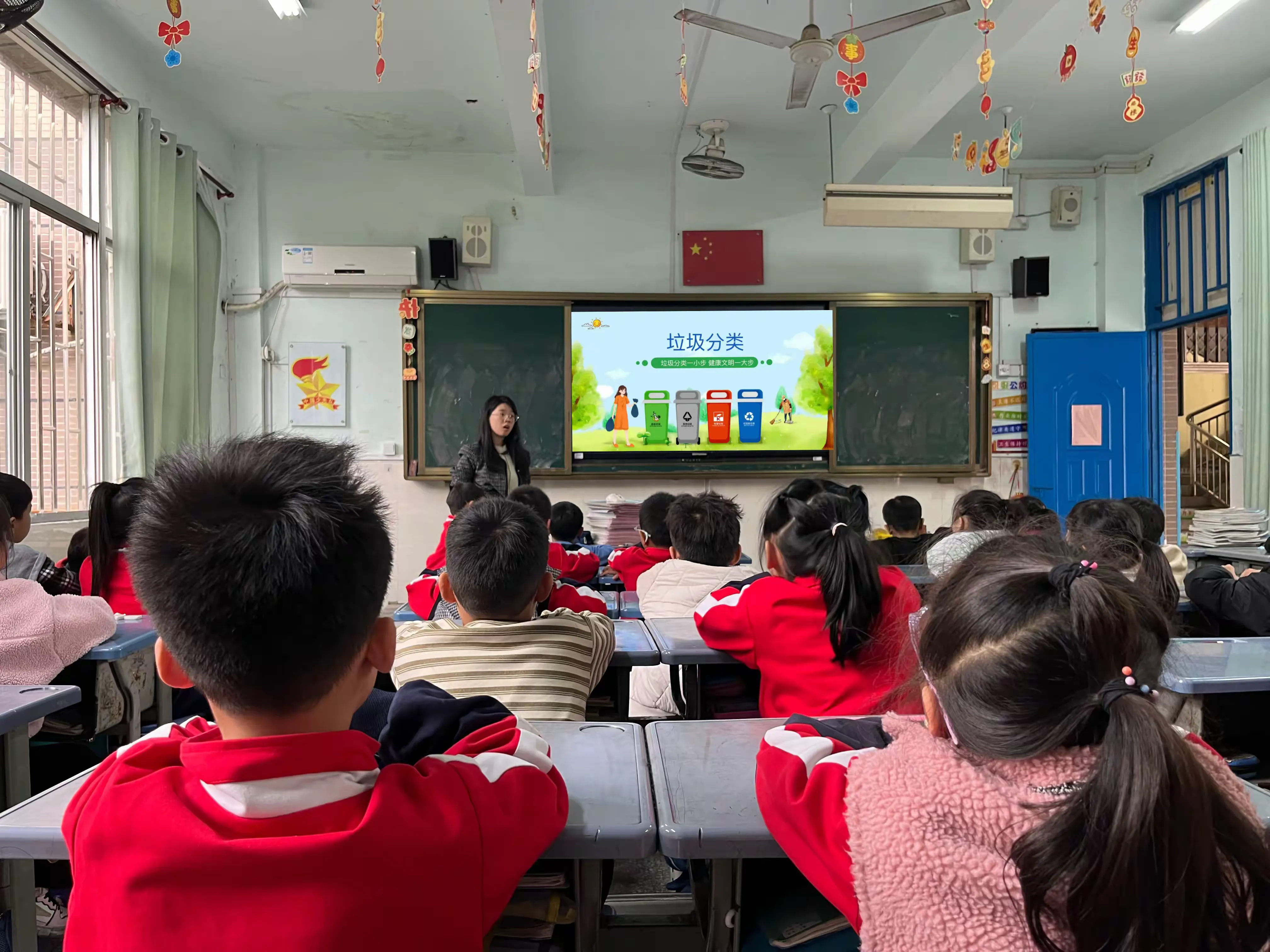 祥谦中心小学:垃圾分类在行动,绿色地球我守护