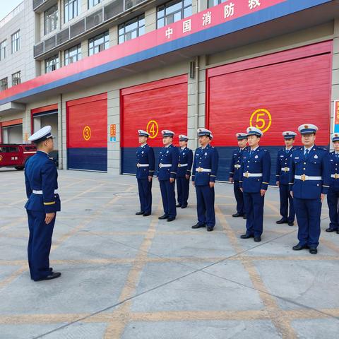 “学条令、强意识、树新风”——渭南支队应急通信与车辆勤务站组织开展队容风纪检查和队列训练