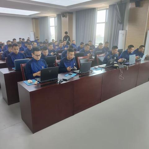 西安支队无人机操控员培训班系列报道（三）——无人机模拟器训练、理论授课