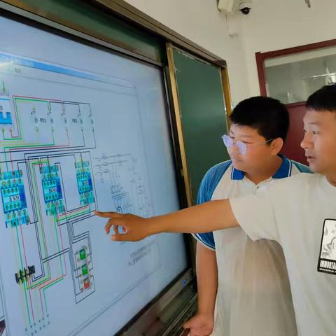 电工实训室教学成效显著，学生技能水平稳步提升