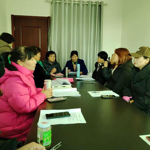 器乐一系召开干部会议 安排部署年终各项工作 迎春汇演在即，腊梅包含待放，12月13日9时在长安老年大学东校区四楼小会议室