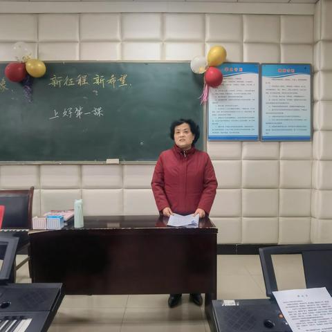 温馨的氛围，良好的开端 记器乐一系电子琴一班开学 第一课