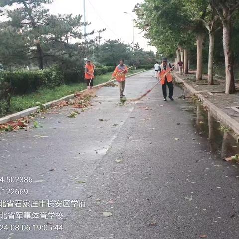 迎战风雨，环卫工人在行动