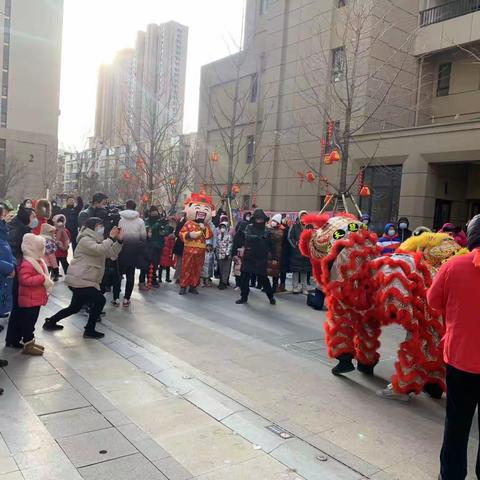 玉兔迎新辞旧岁，欢欢喜喜过大年
