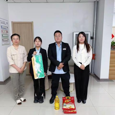 兴顺街道建北社区党委和橡新社区党委开展“情暖人心 走访慰问”活动