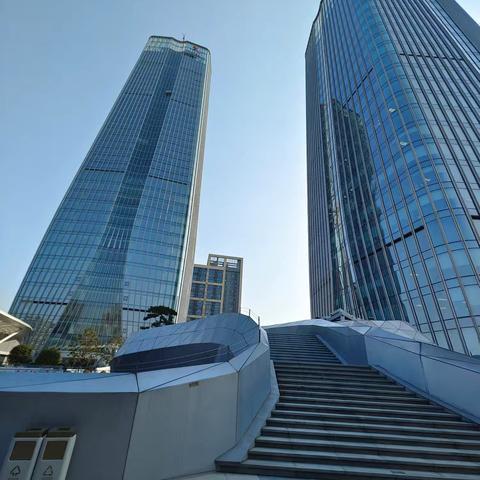 走出去，拓视野——南飞鸿广场乐荟中心参观学习