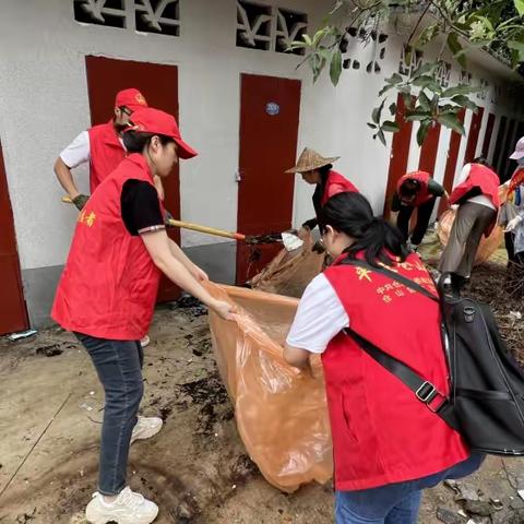 区智慧中心党支部下沉社区开展“海葵”台风灾后重建工作