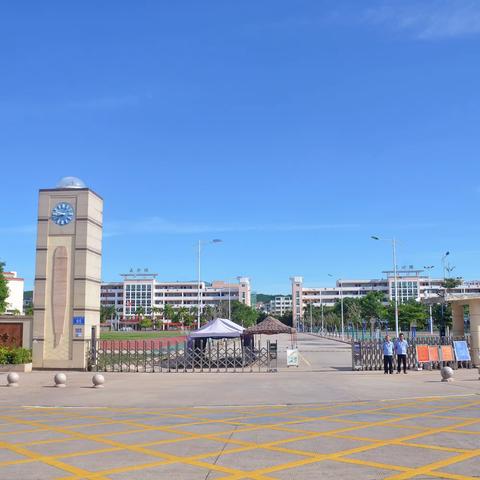 白沙中学党总支组织学习贯彻习近平总书记考察海南重要讲话精神、全国两会精神和省第八次党代会精神专题会议