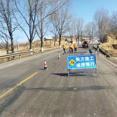 抢抓春季“黄金期” 公路养护正当时