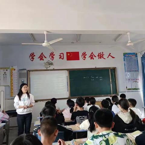 “同课”巧设计　“异构”显匠心—小杨庄小学英语组同课异构活动