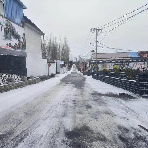 雪中幸福食堂暖，欢欢乐乐过小年