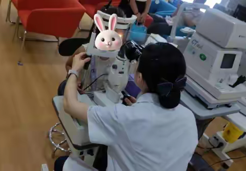 贵阳爱尔眼科医院：巩膜镜精准矫正视力，守护眼健康，技术实力再升级