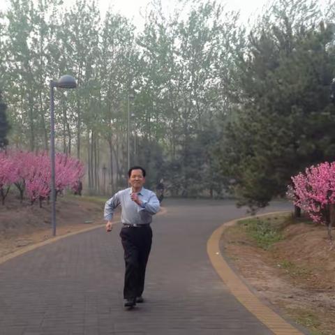 吴国发长期坚持体育运动，锻炼身体