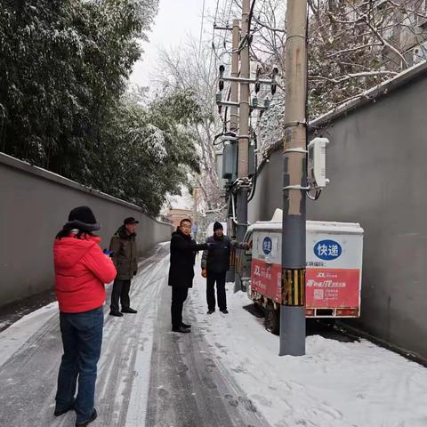 奋战雪中不惧寒!——甘家口街道各级党员干部雪天坚持奋战在违规电动三四轮车治理工作一线